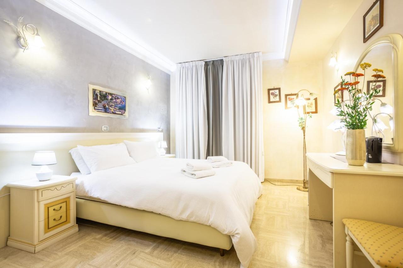 Luxury Inn Opera Rome Bagian luar foto