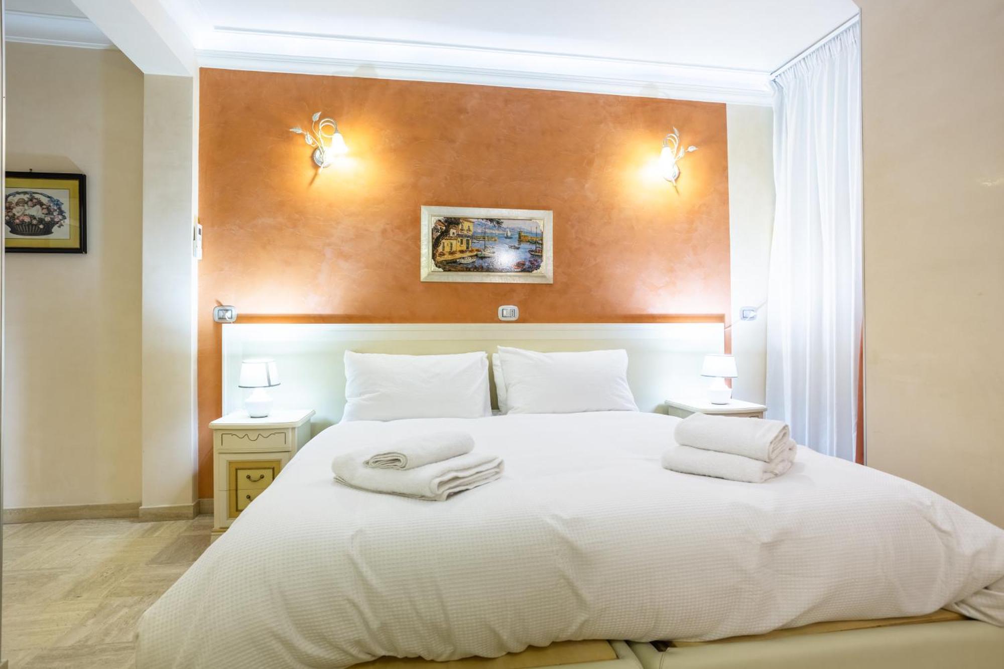 Luxury Inn Opera Rome Bagian luar foto