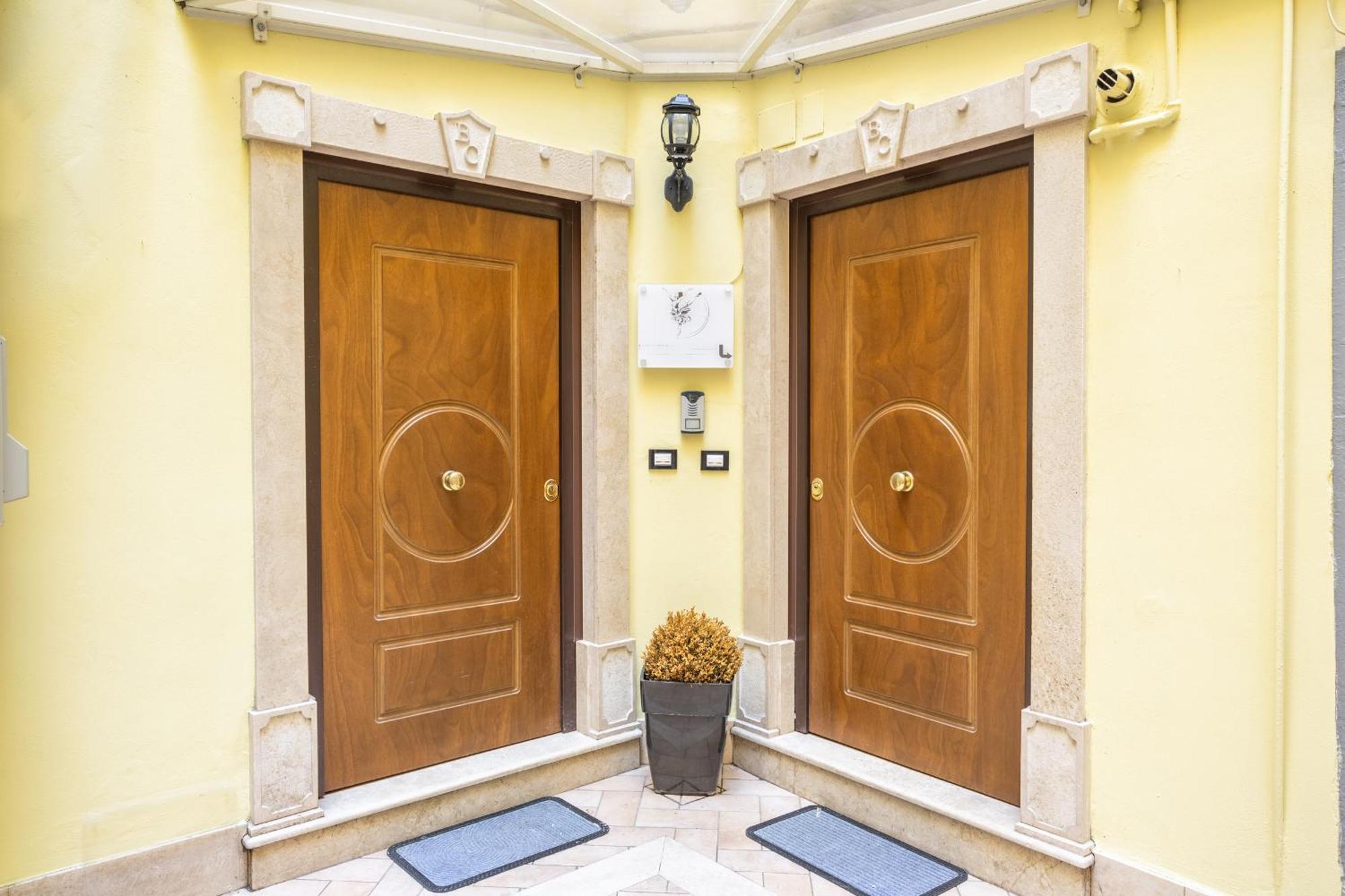 Luxury Inn Opera Rome Bagian luar foto