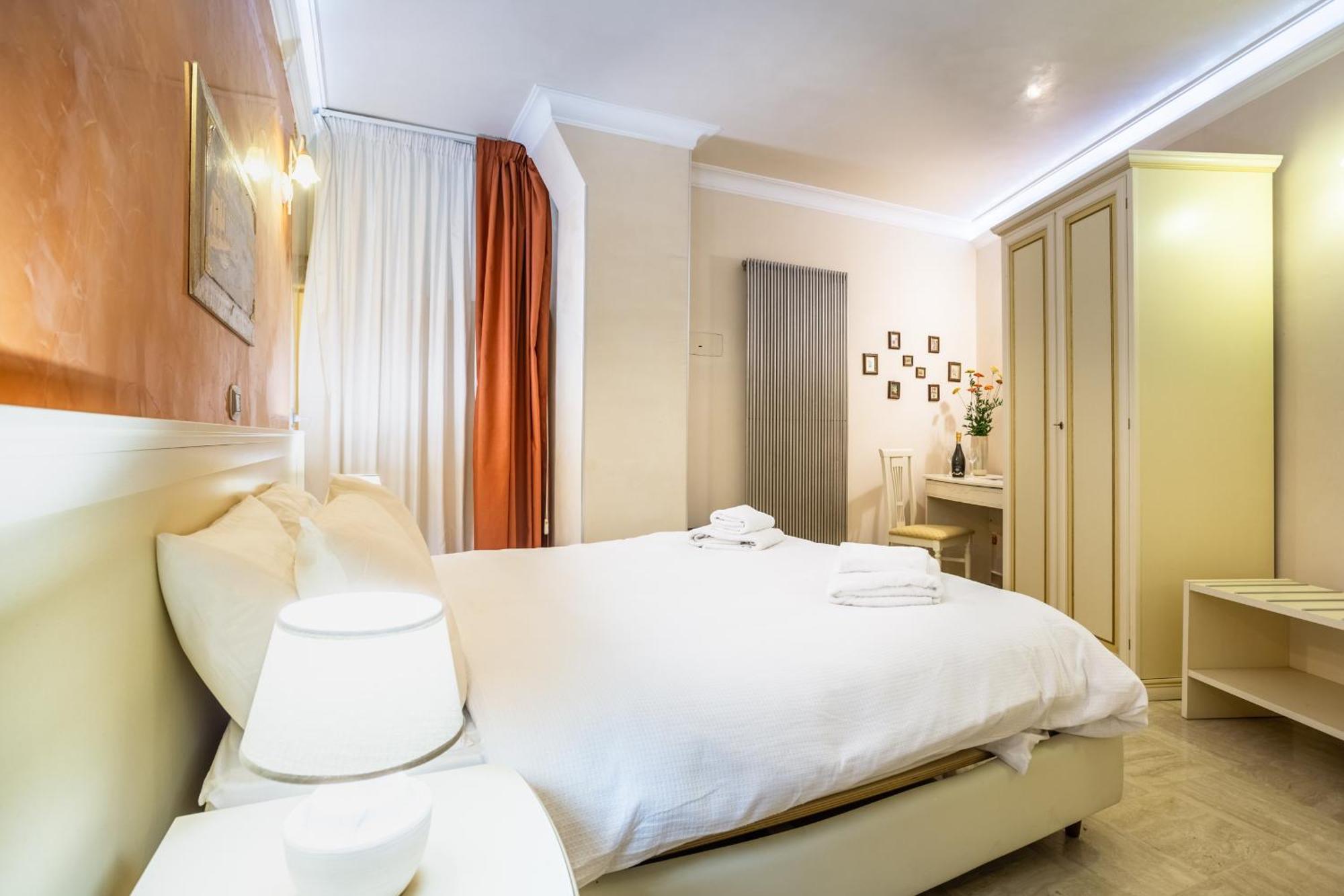 Luxury Inn Opera Rome Bagian luar foto